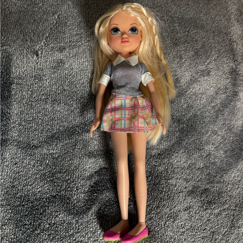 Moxie Girlz Doll - Blonde Hair with School Girl Outfit - MGA Entertainment 2003